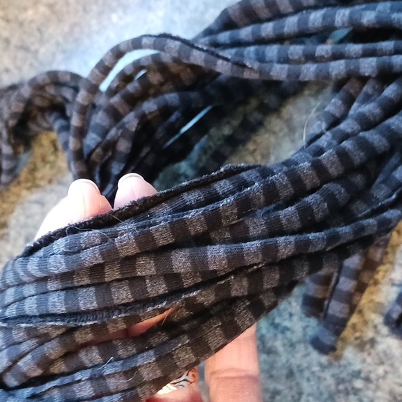 Scarf  Rolled Single Links of Cloth - Picture 4 of 4